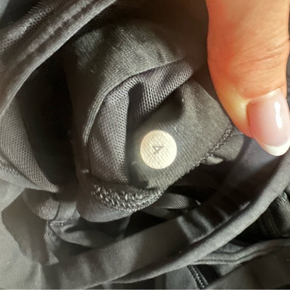 Lululemon top with bra - Picture 4 of 6